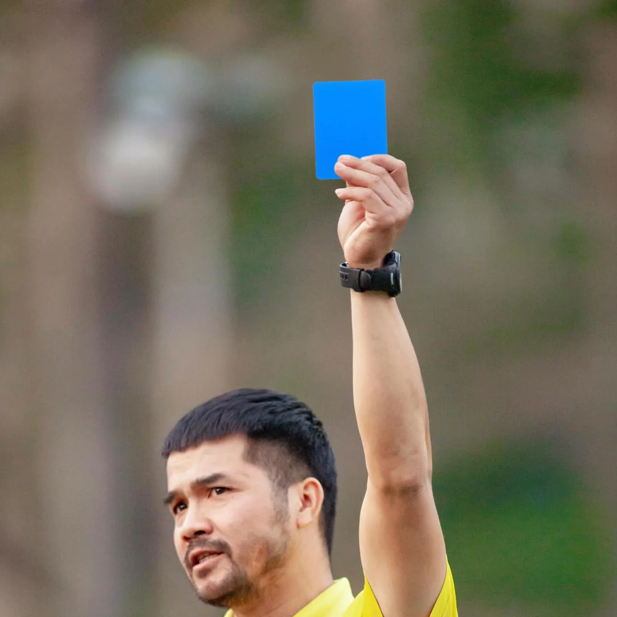 ibasenice Set di 6 biglietti da arbitro in PVC spesso con carte rosse gialle e blu, facili da maneggiare, resistenti alle intemperie, per giochi di pallacanestro, adatti per professionisti