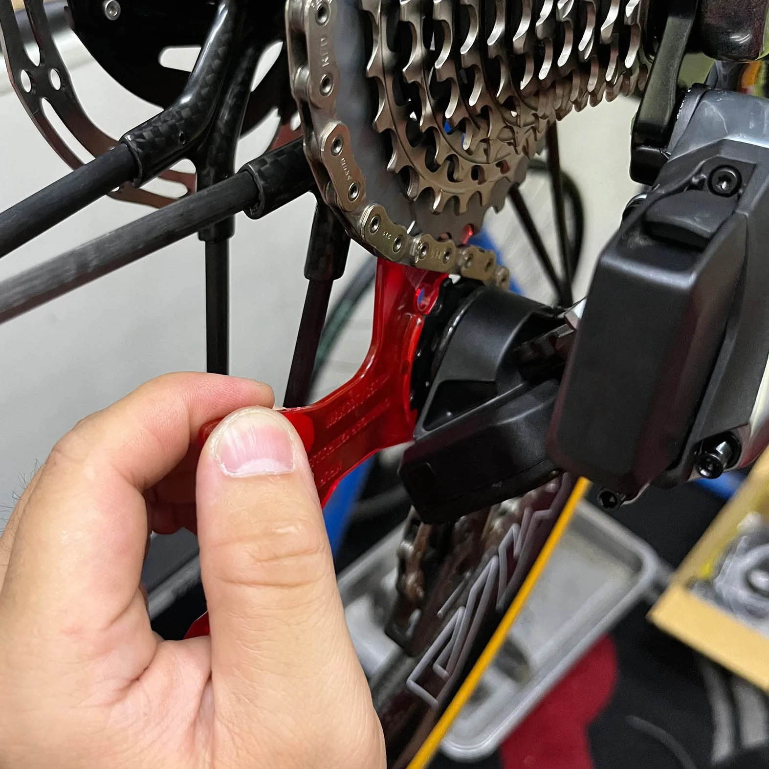 Attrezzo di regolazione della distanza tra le catene per deragliatore posteriore SRAM Road e XPLR AXS Road, calibro regolabile per tutti gli SRAM ETAP AXS 26-44.