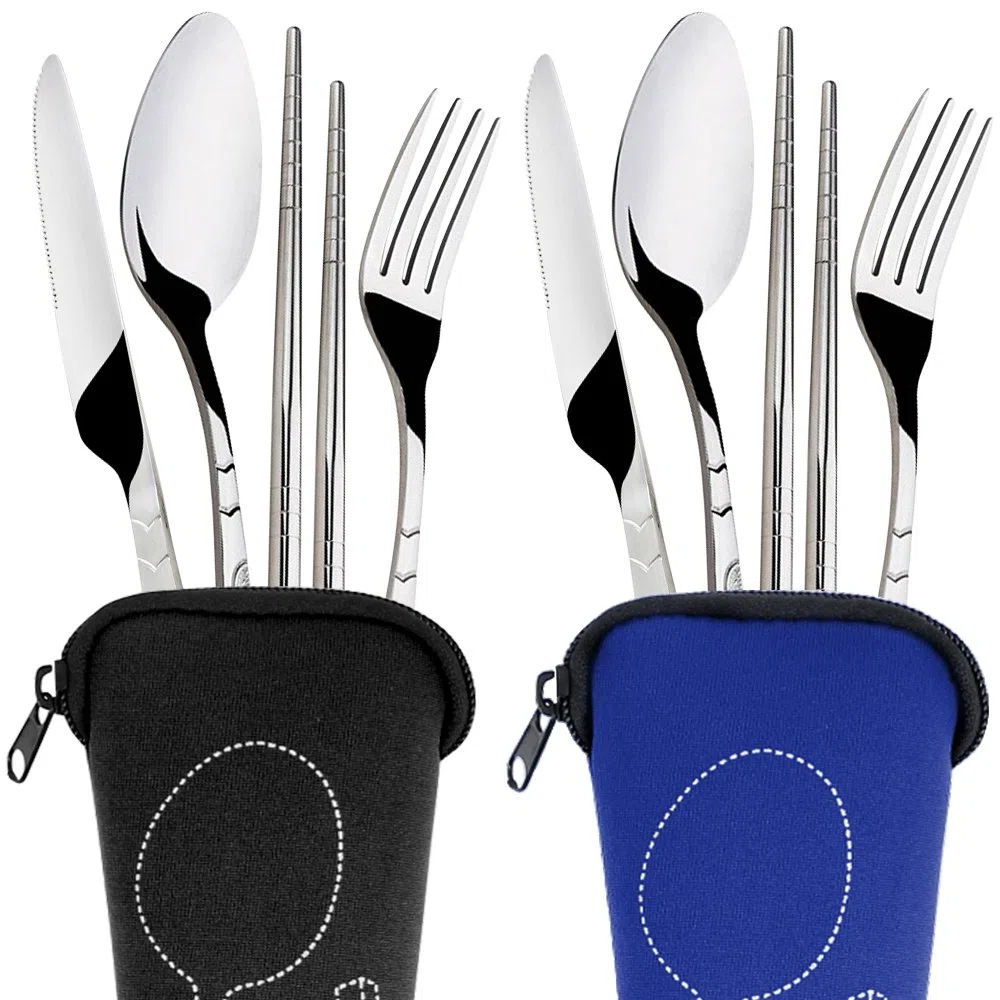 8 Pezzi Set di frutta, coltello, cucchiaio, bacchette, SENHAI 2 Pack Risto in acciaio inox da tavola Dinnerware con custodia per viaggiare Camping Picnic Working Hiking(Blu scuro, nero)