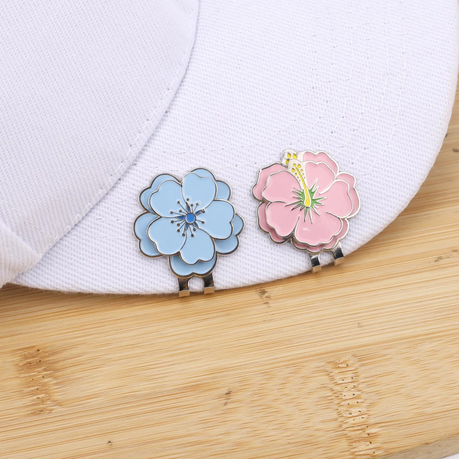lasuroa 2 Pezzi Segnapalla da Golf Magnetico & Clip per Cappello, a Forma di Fiore Set Segnapalla Golf con Magnete Forte Clip Cappello Accessori per Uomini Donne Decorazioni Borsa (Blu, Rosa)